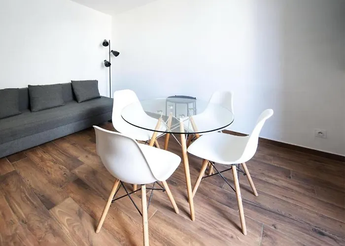 Apartment Modern & *